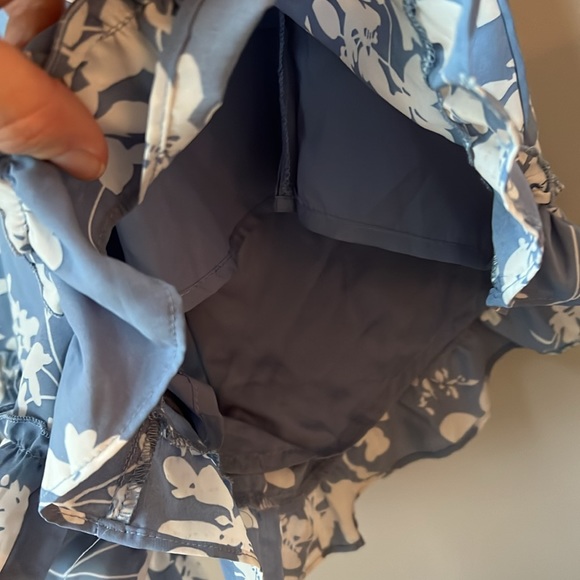 Blue & White floral Short Romper - Picture 6 of 7